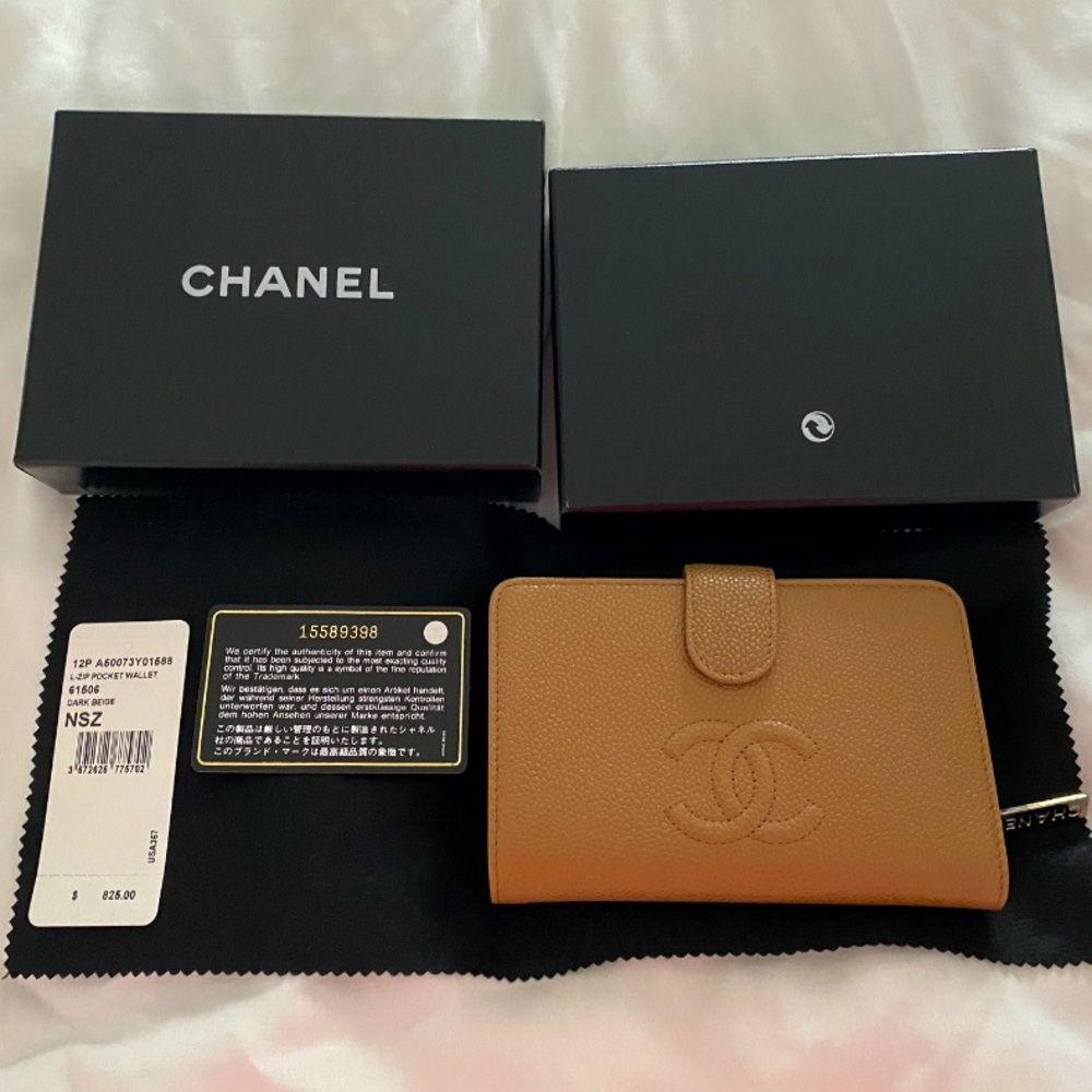 (FIRM) NWT RARE Authentic Chanel Tan L-zip Wallet